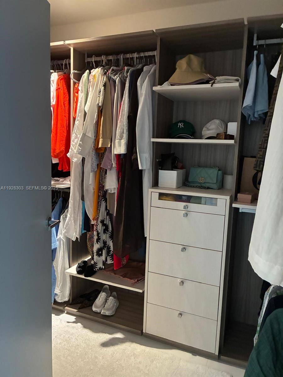 BRING YOUR CLIENT TO VISIT THIS APARTMENT A TRUE PLACE TO CALL HOME !