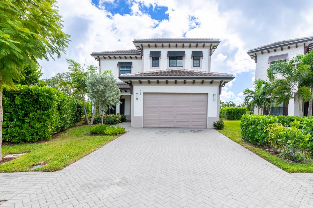 Don't miss the opportunity to rent this stunning lakefront home, built in 2021, located in the gated, resort style community of Banyan Cay with an 18 hole golf course.