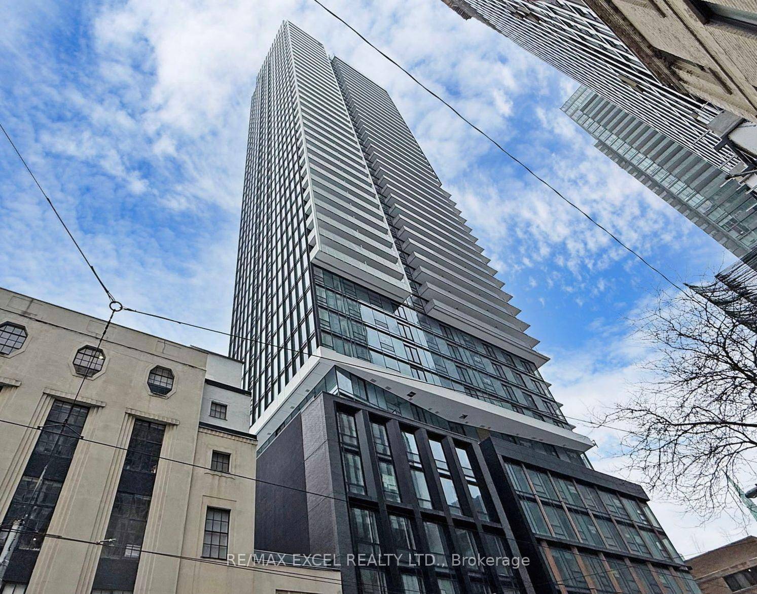 Stunning 2 Bedroom Den at 89 Church Street Brand New and Move In Ready !