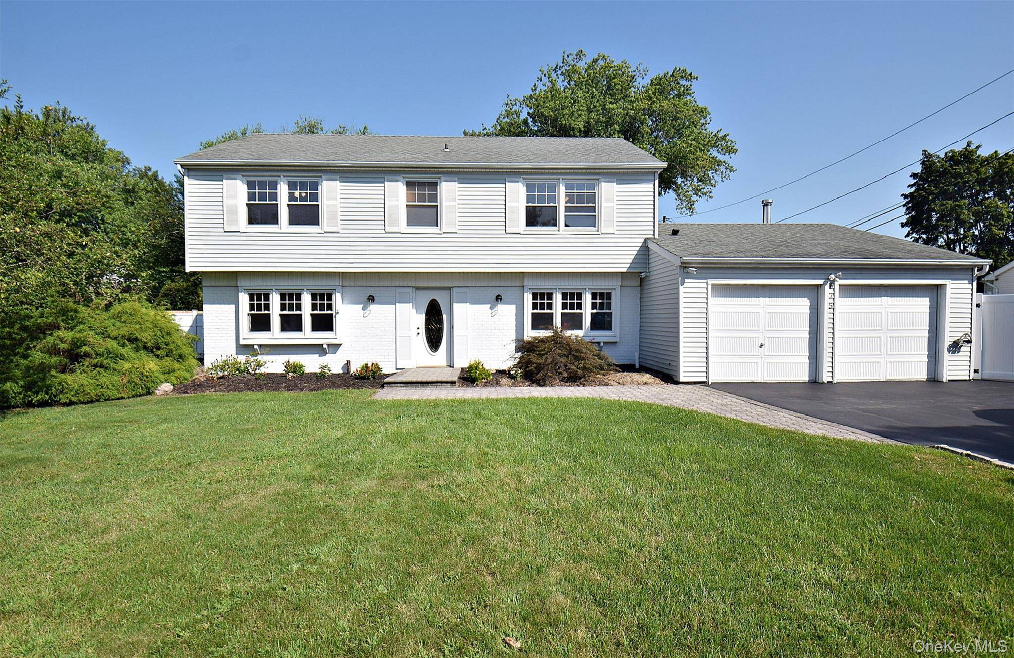 Welcome to this exquisite Extended Colonial !