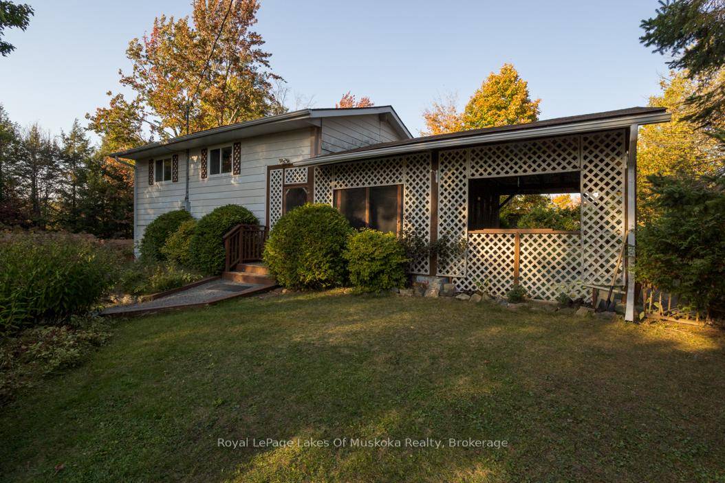 Discover the perfect blend of country living and modern convenience with this inviting Muskoka property.