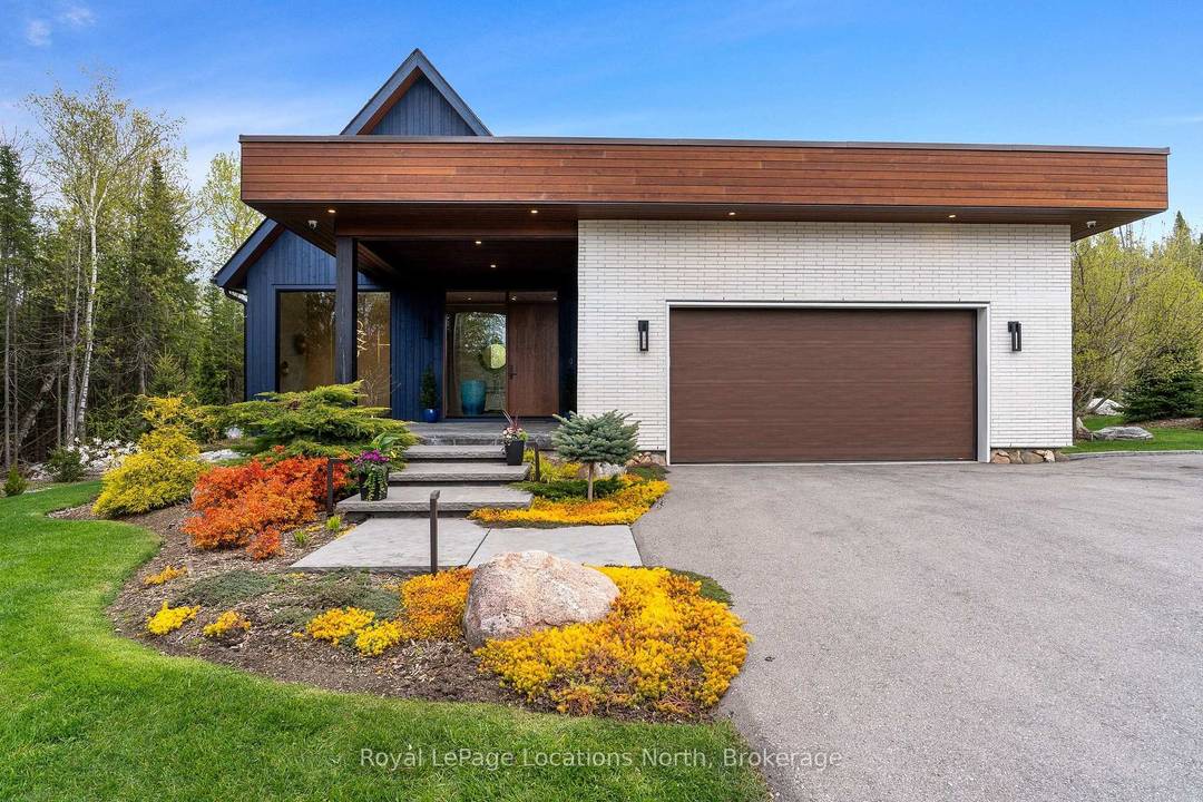 What an incredible property in an absolutely perfect setting on this Thornbury cul de sac lined with equally stunning homes.