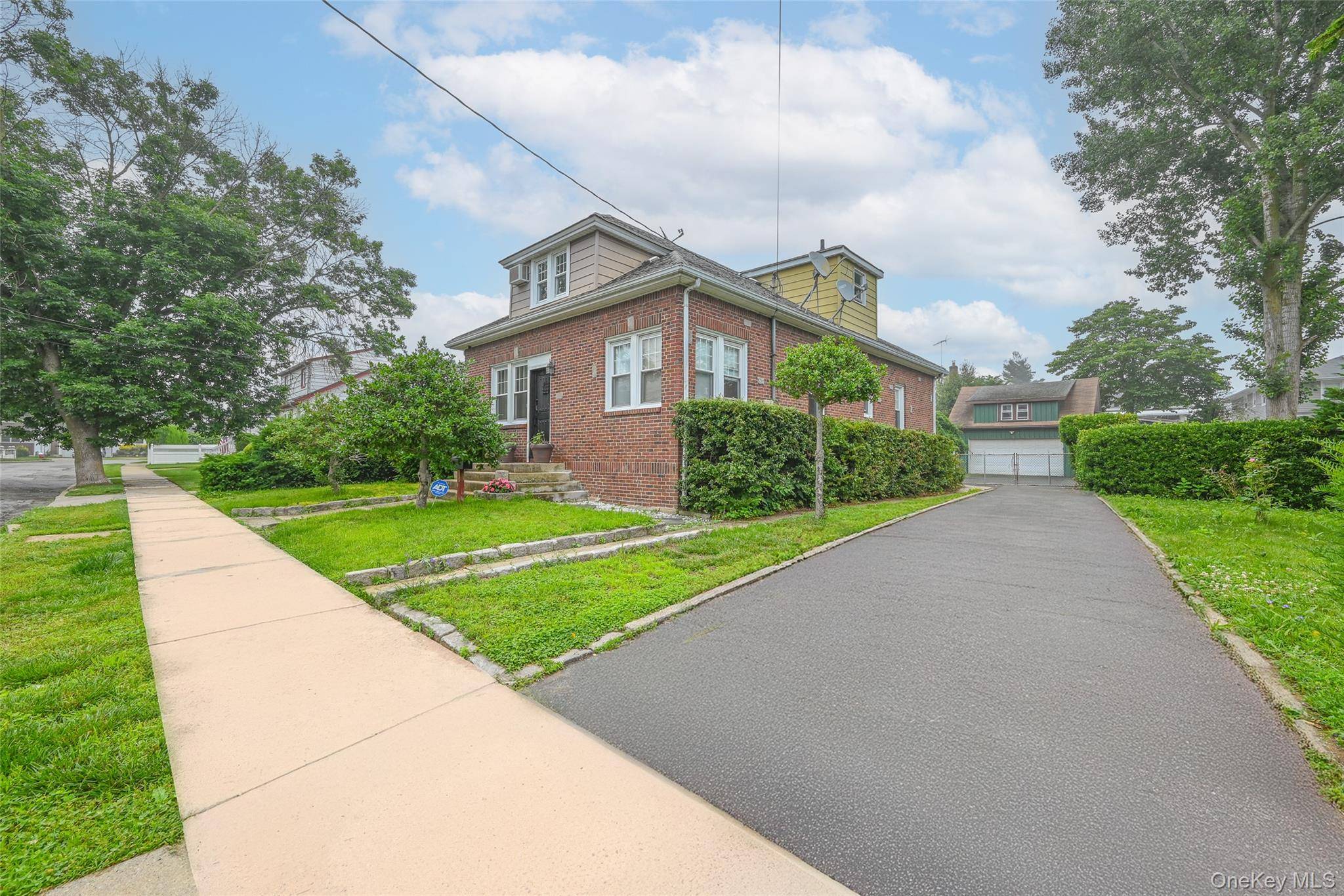 Welcome to this beautifully updated single family home located in the heart of Valley Stream s top rated school district.