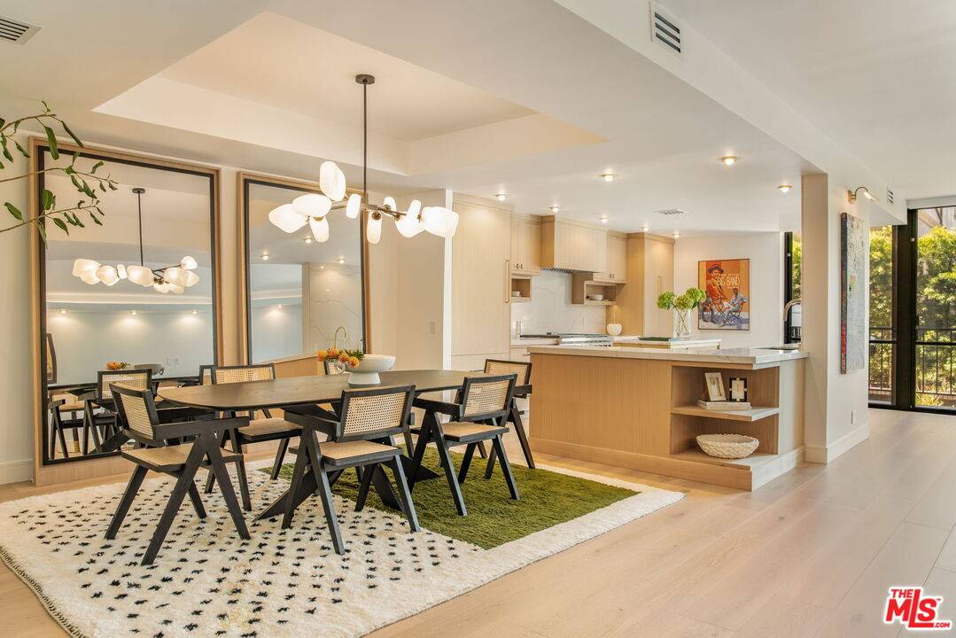 211 S Spalding Dr 2BR Beverly Hills La