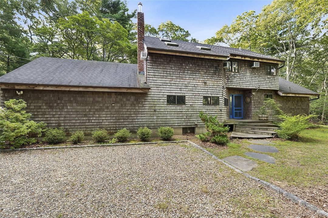 Please don't walk the property without agent approval