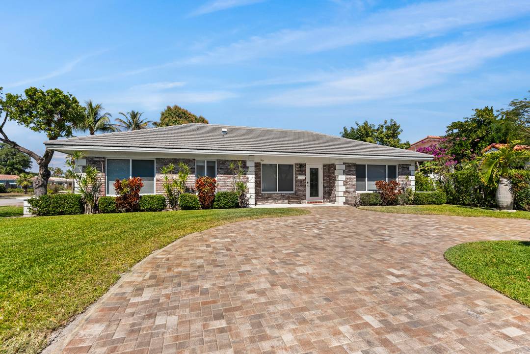DOWNTOWN BOCA 4 BR 2 BA W POOL, REMODLED HOME WITH IMPACT WINDOWS, HUGE FENCED IN YARD, OVER SIZE 2 CAR GARAGE, HUGE COVERED PATIO, WALK TO MIZNER PARK, LAKE ...