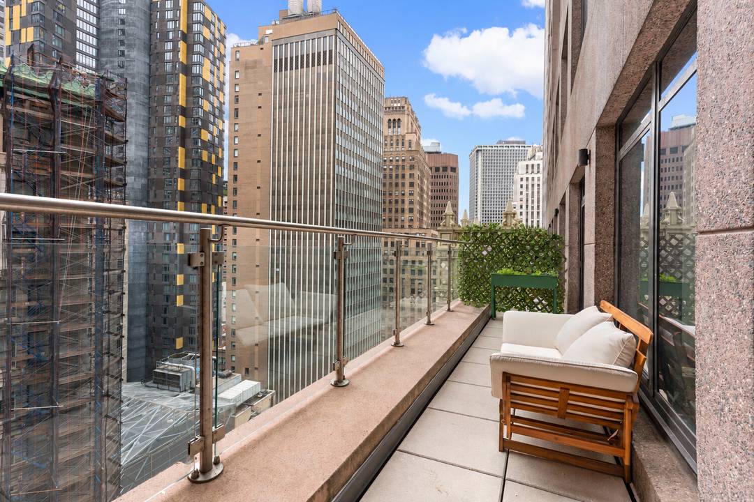 Bright, east facing 1 bedroom with private terrace, high ceilings, in unit laundry, and full amenities !