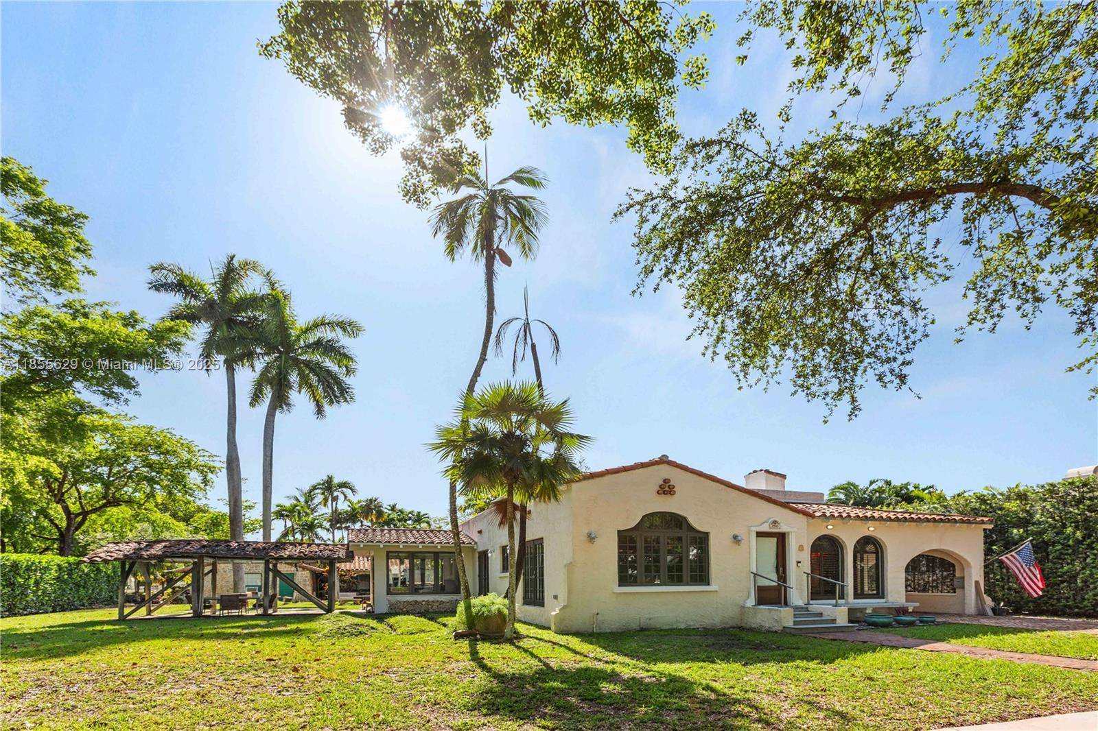 Large 2 bedroom, 2 bath Historic, Old Spanish home on a 10, 500 sqft lot.