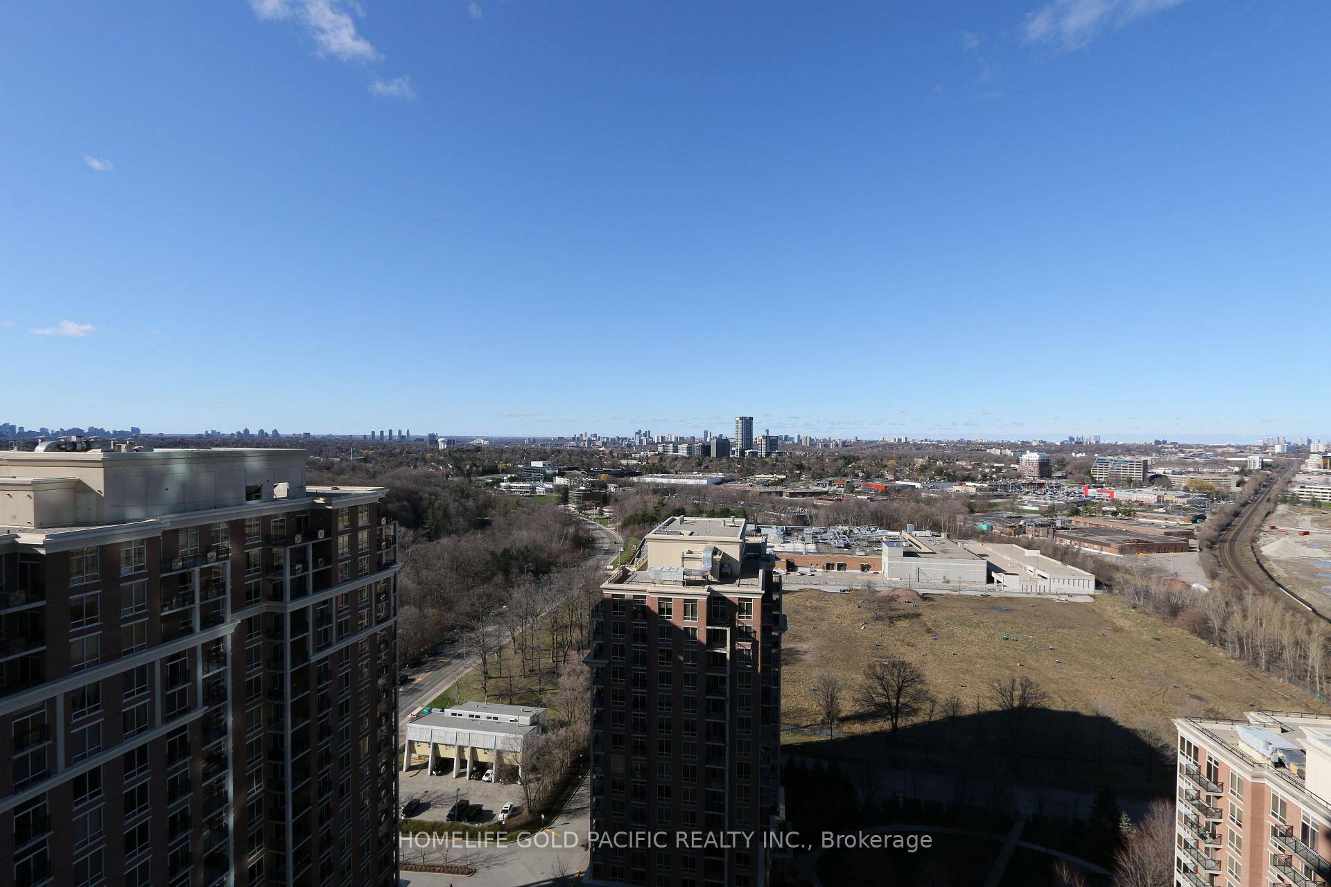 Luxury Tridel Auberge On The Park !