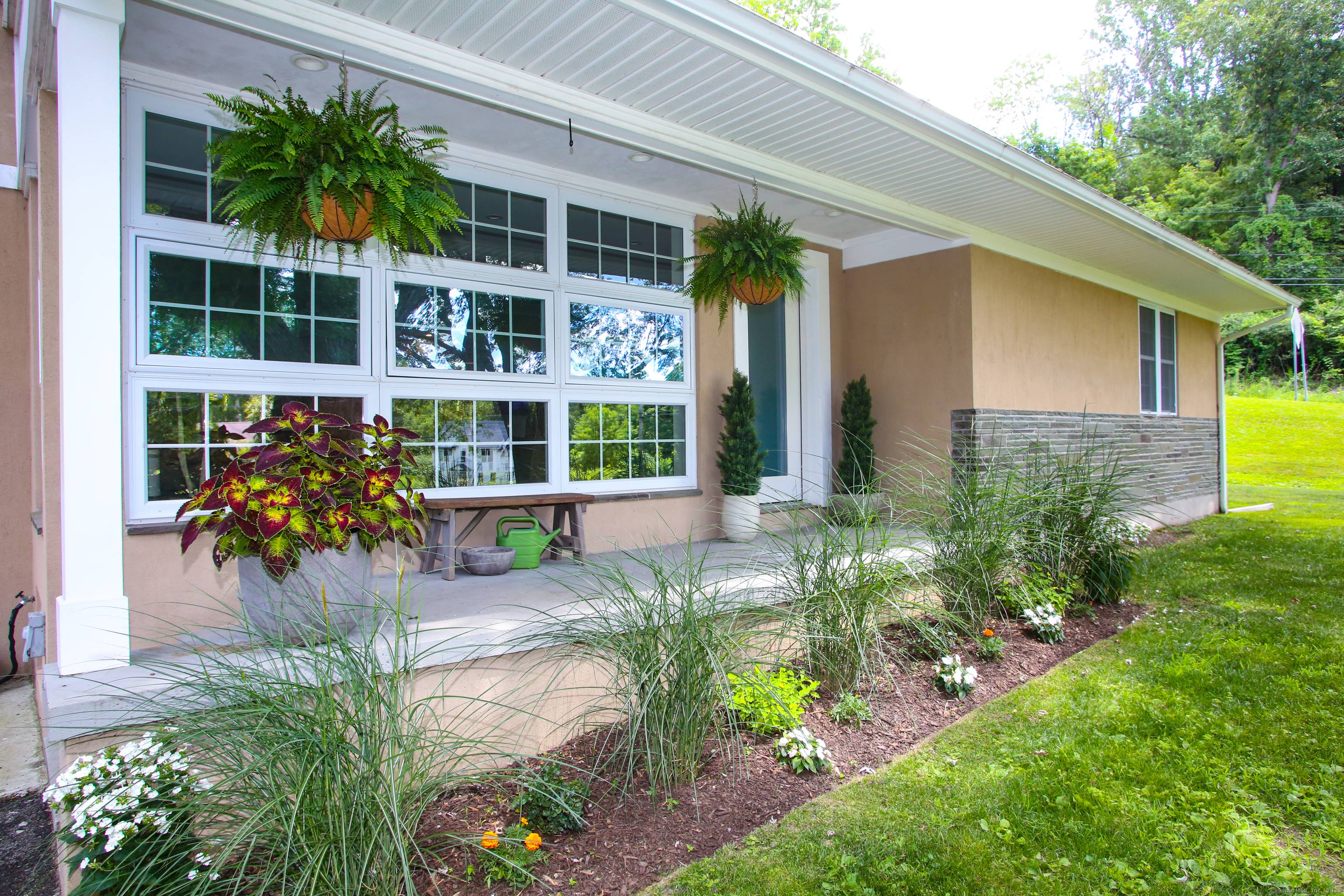 Enjoy Easy Elegant design with a matching lifestyle in this Mid Century modern one level home in complete turn key condition.