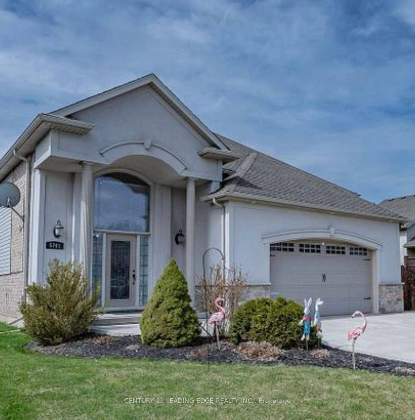 Discover new basement, never lived in raised basement in the heart of Niagara Falls, just 15 minutes from Brock University.
