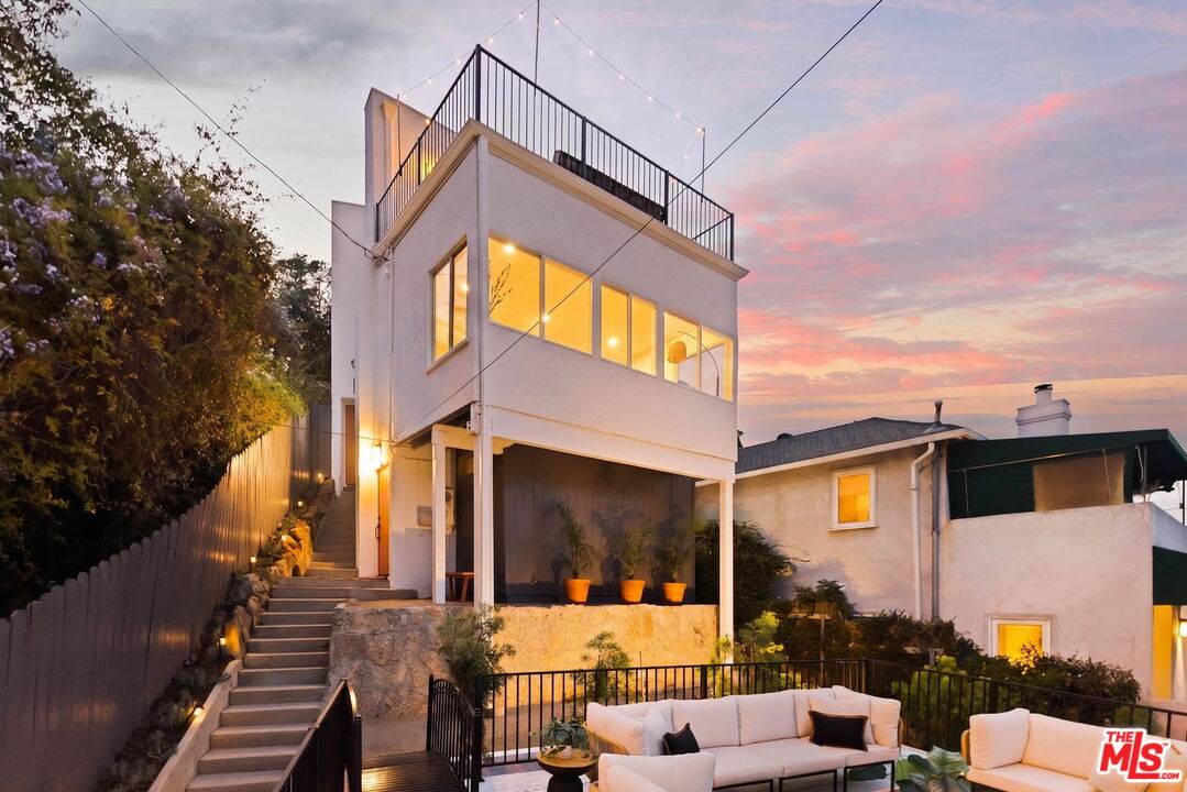 6837   Cahuenga Park Trl 2BR Hollywood Hills East La