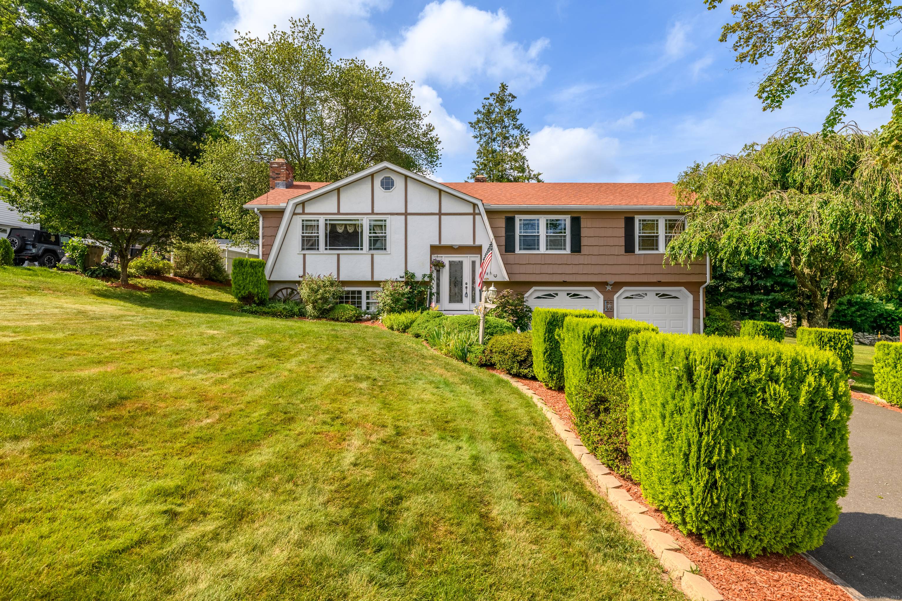Welcome to 38 Pine Street, Trumbull !