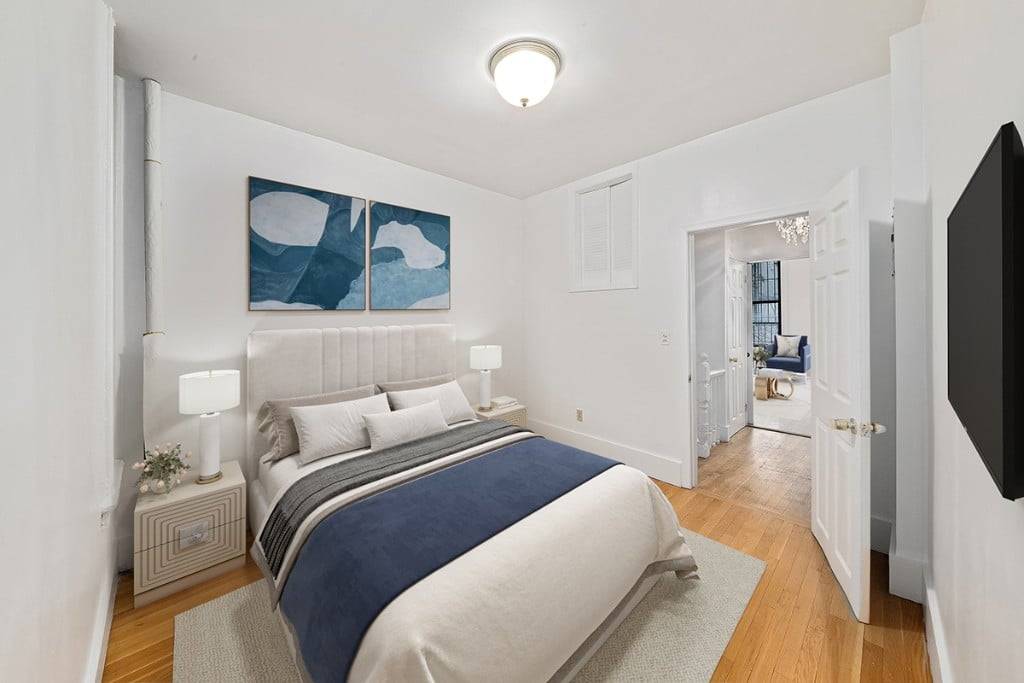 Available on May 1st Yorkville duplex with 2.