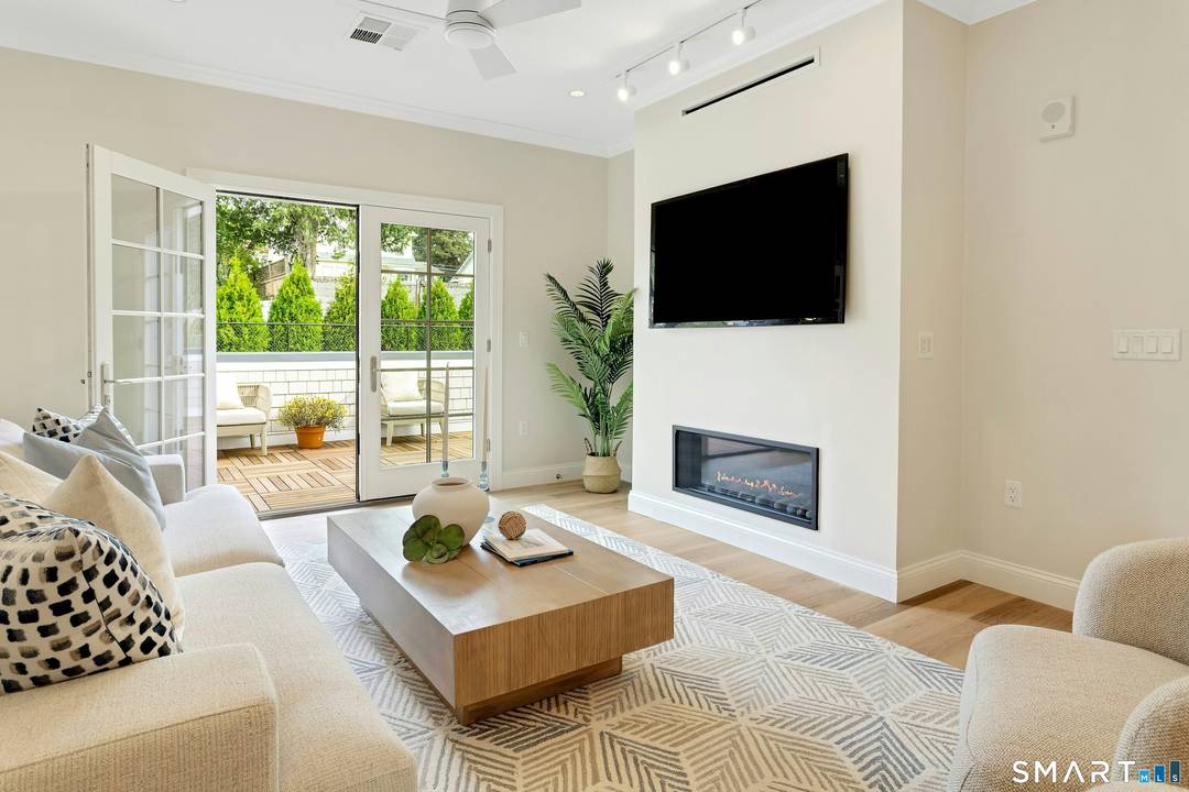 Welcome to Heights Crossing in Darien, the newly constructed community ideally positioned across from the Metro North train station.