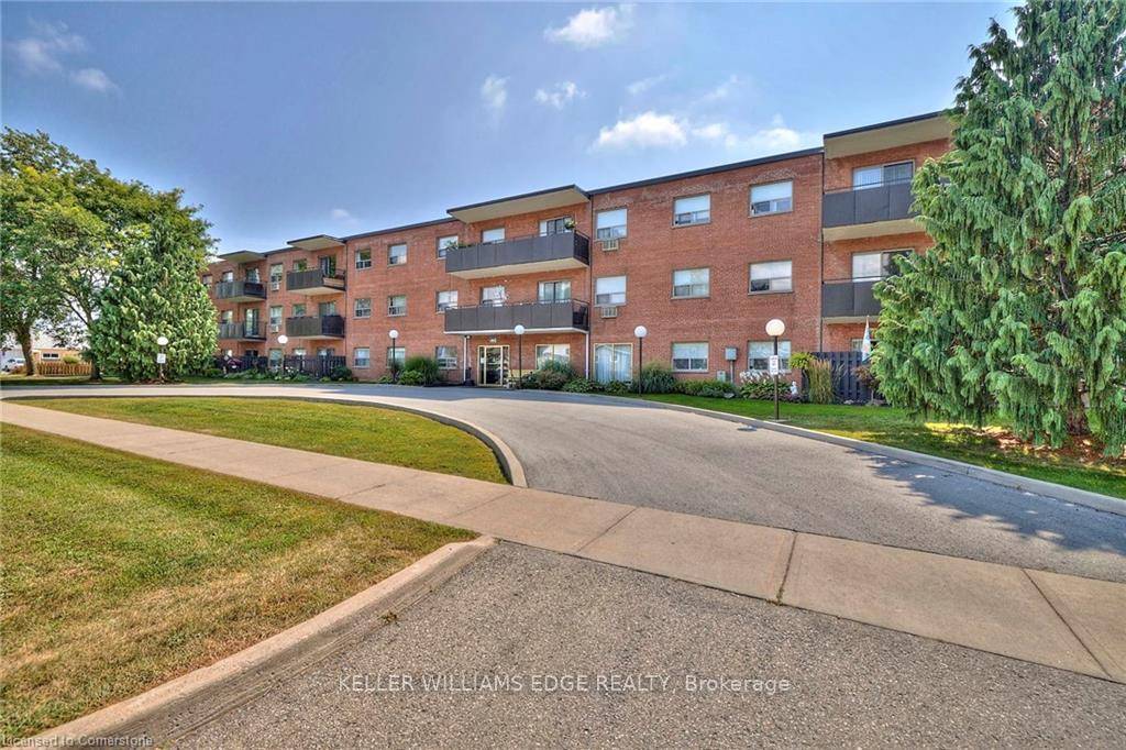 Updated 2 bedroom unit FRESHLY PAINTED amp ; READY TO MOVE IN on ground floor.