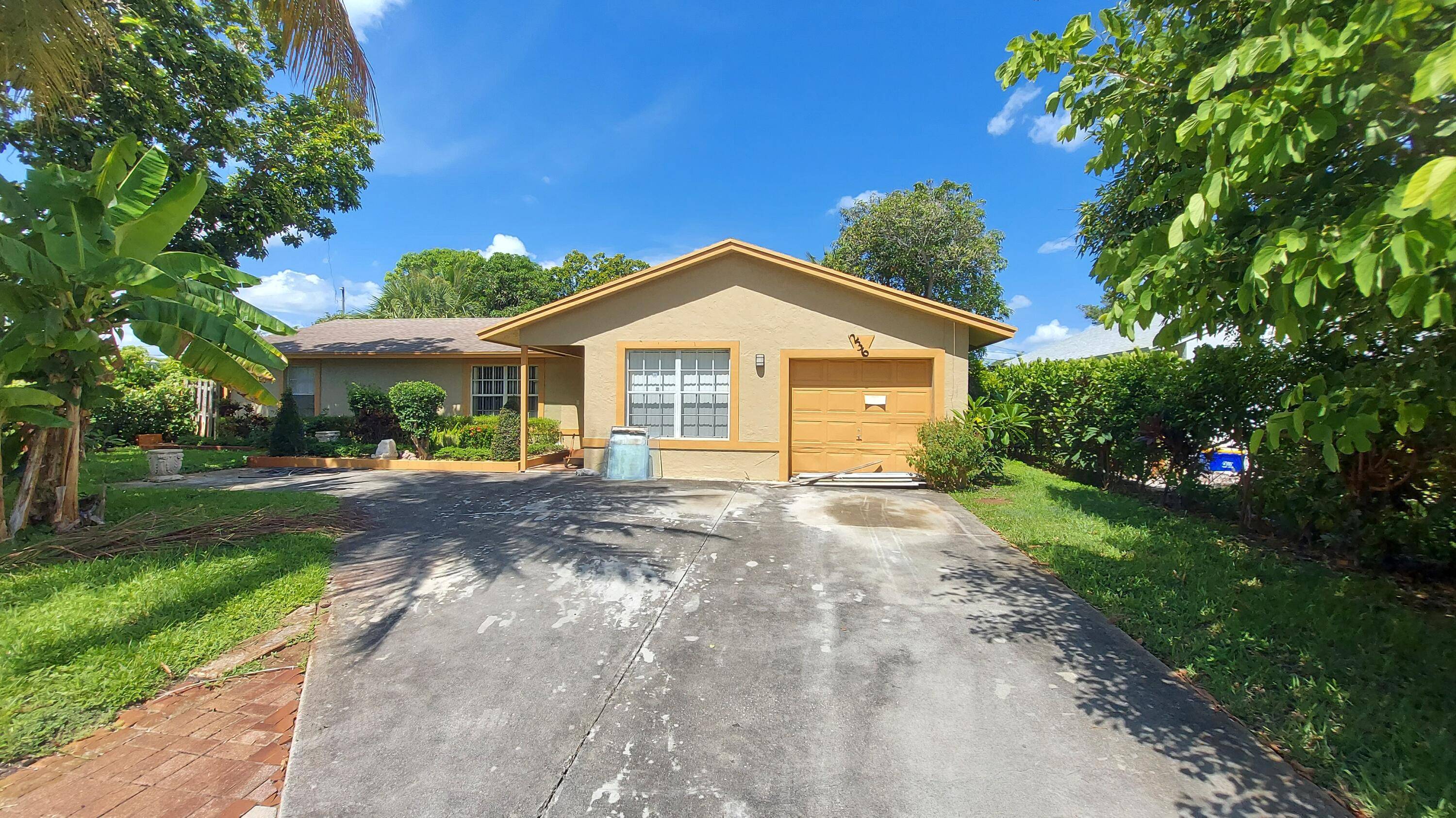 Incredible Investment Opportunity in Prime Delray Beach Location !