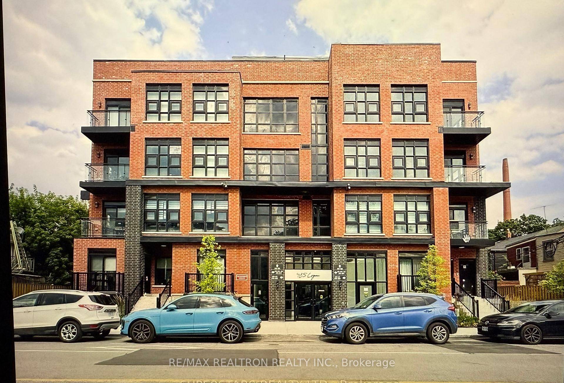 Upgraded Stacked Townhouse with Rooftop Terrace Modern 2 bedroom, 3 bathroom stacked townhouse featuring a bright, functional open concept layout.