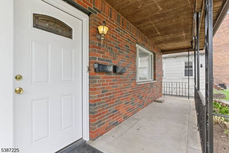 This spacious Bloomfield 2 family home is the perfect opportunity for investors or owner occupants.