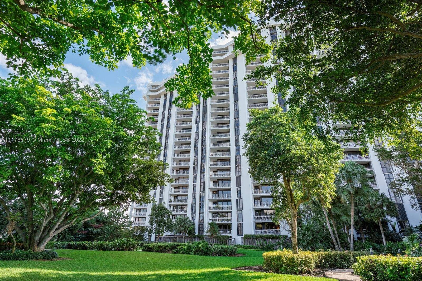 Enjoy gorgeous views of Biscayne Bay from every room and a large balcony in this 7th floor unit in Tower 4.