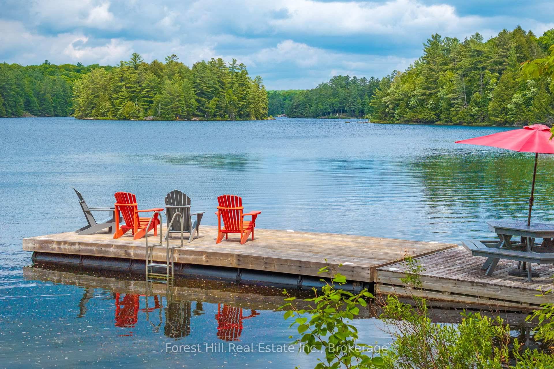 If privacy is what you seek, stop here and marvel the compelling features of this gem on a very desired lake in the heart of Muskoka !