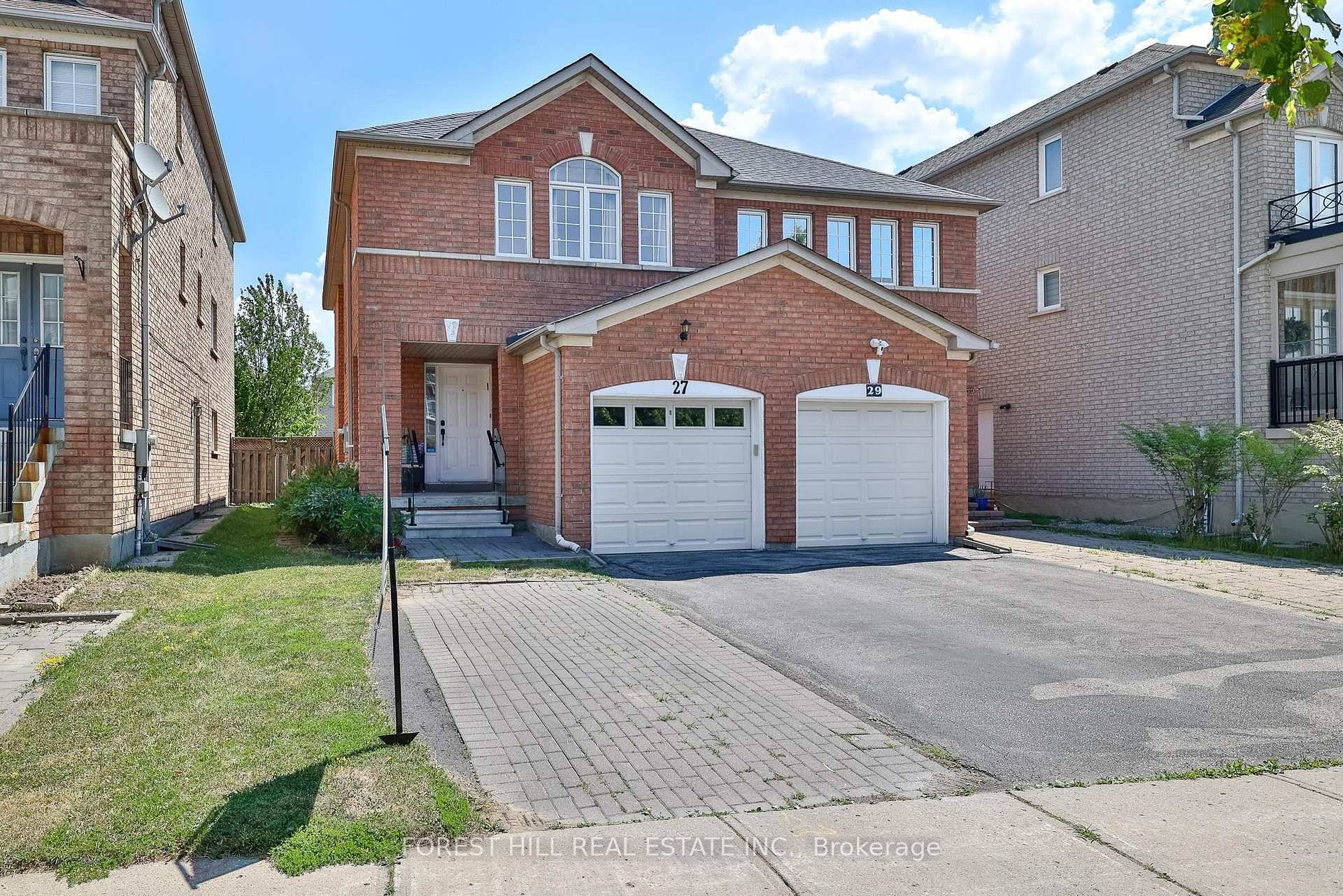Welcome to 27 Yellowood Circle, a bright and spacious 3 bedroom, 3 bathroom home in the heart of Vaughans desirable Thornhill Woods neighbourhood.