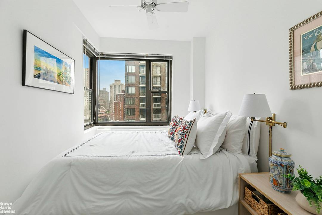 This sunny and cozy alcove studio on a high floor faces west with open City views and great light.