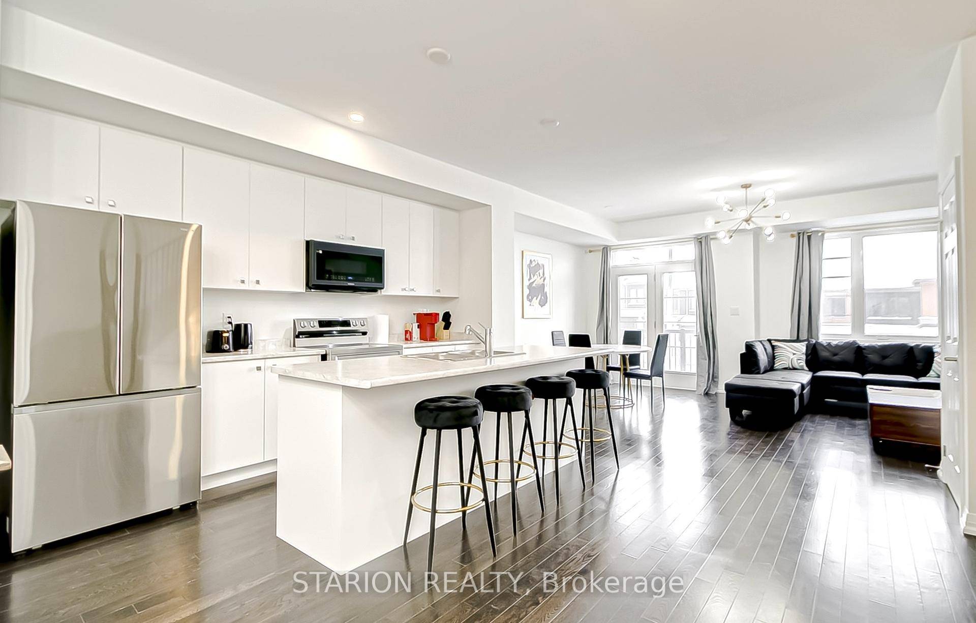 Live in a tastefully upgraded open concept 3B 2.