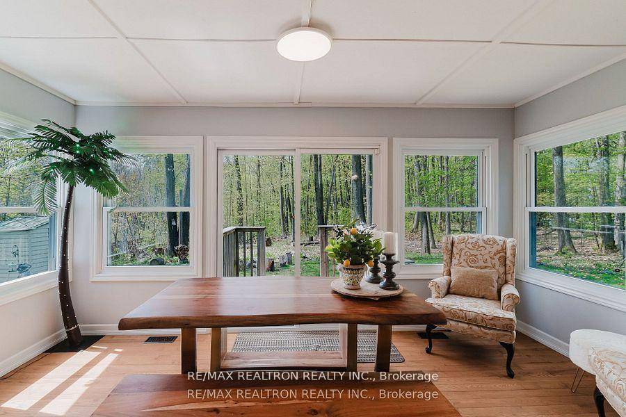 Welcome to this bright and peaceful home with a brand new kitchen, ideally located just minutes from Midland, the marina, and the shores of Georgian Bay.