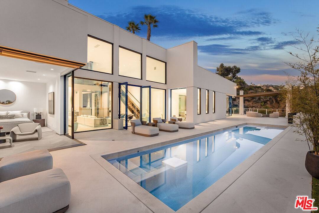 9405 Sierra Mar Pl 5BR Sunset Strip La