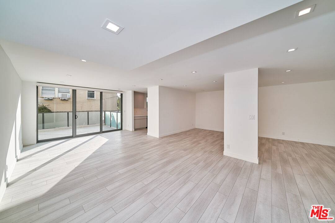 145  S Maple Dr 1BR Beverly Hills La