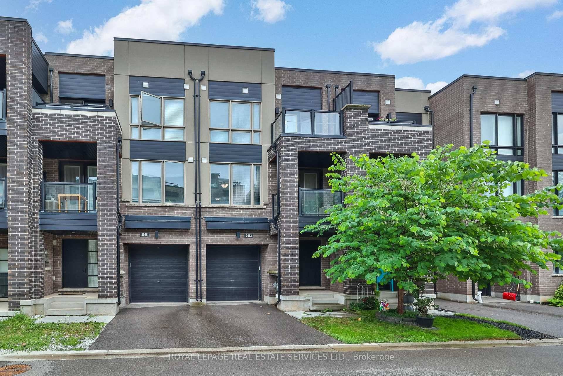 Welcome to 3083 Cascade Common, a beautifully finished, well maintained townhome in one of Oakvilles most sought after neighbourhoods.