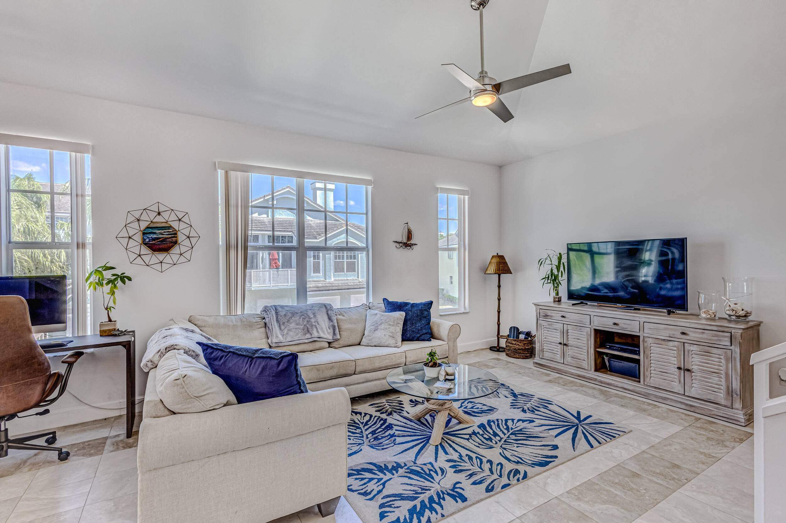 2 Pets allowed in this beautiful pet friendly beachside condo and is just a short stroll to Jupiter's dog friendly beach !