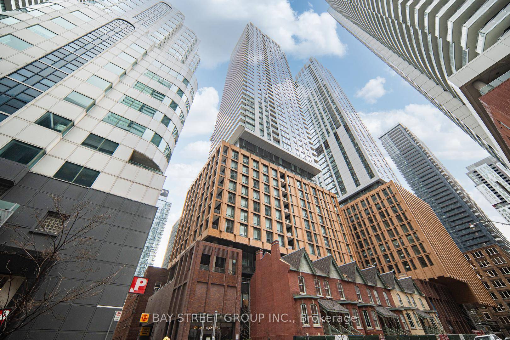Stunning Brand New Luxury Condo in the Heart of Toronto's Entertainment District !