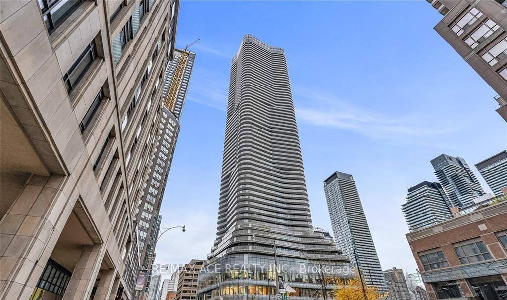 Executive Condo FOR LEASE in the heart of downtown 2 Bedrooms, 2 Full Washroom, 1 Car Park amp ; 1 Locker in The Heart Of Toronto.