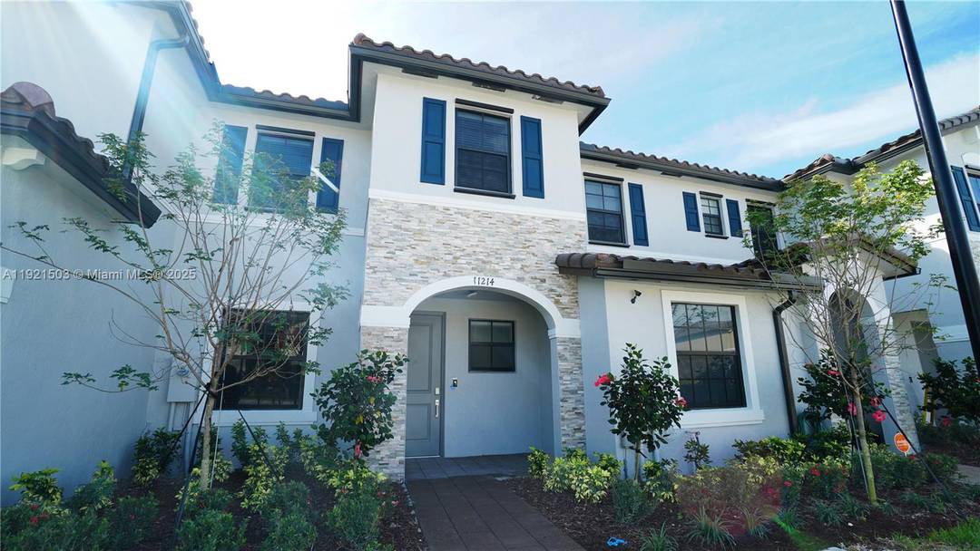 Beautiful 2 Story Villa in Isola features 3 bedrooms 2.