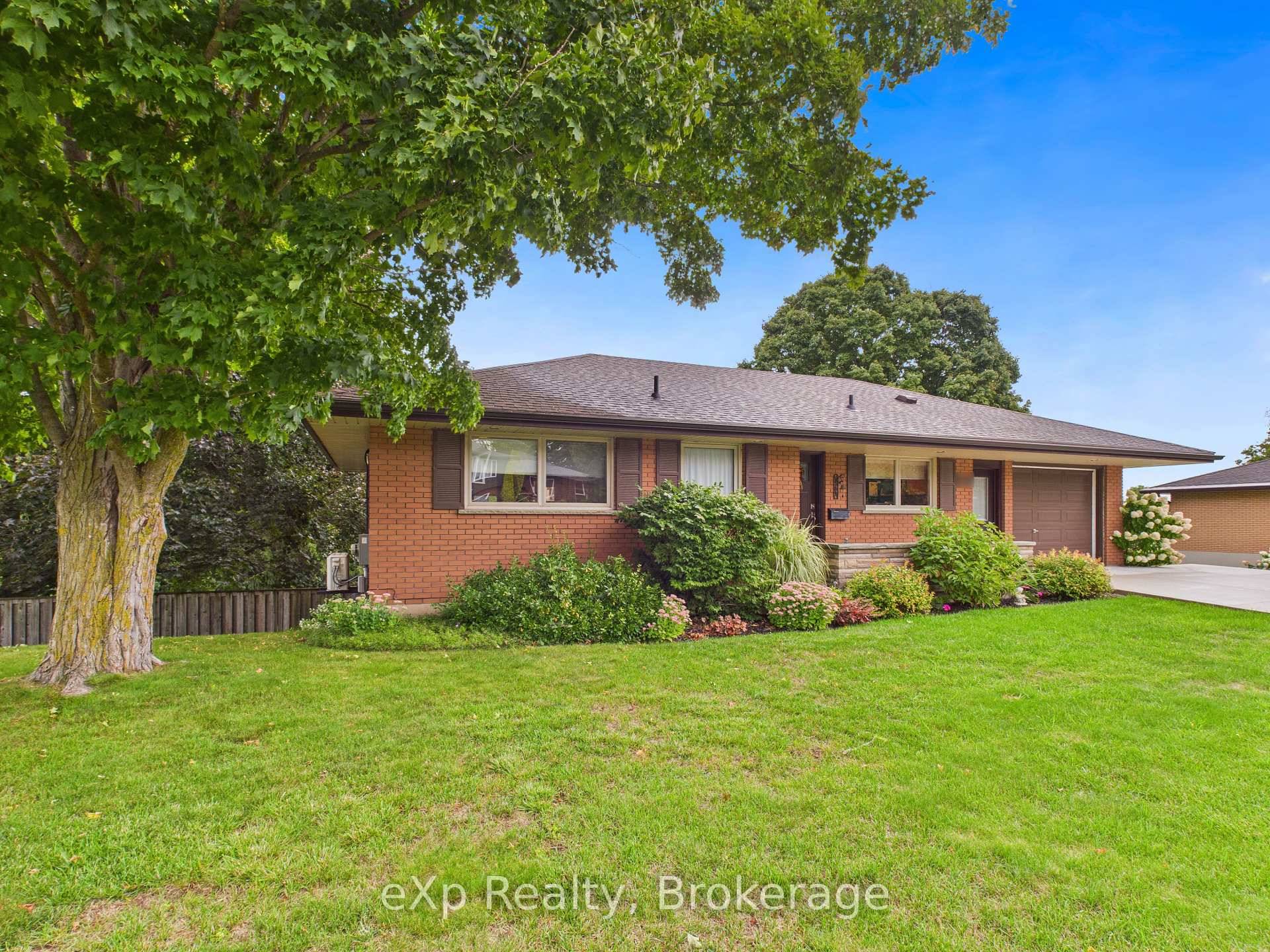 This well maintained brick bungalow is situated in a desirable neighbourhood, offering a private fenced yard with mature trees and a wooded backdrop.