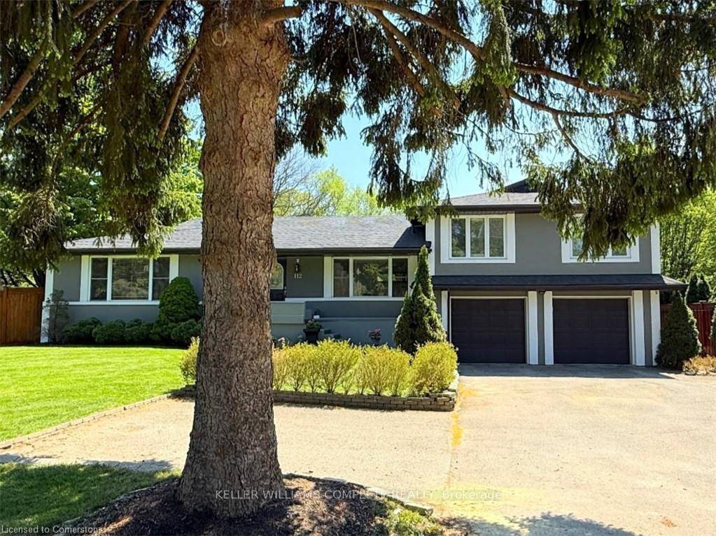 Discover the perfect blend of space, versatility and potential in this unique property !