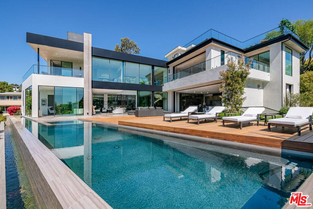 1332   LAUREL WAY Beverly Hills Flats LA