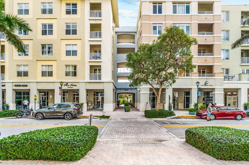 1200 Town Center Drive Condo Palm Beach