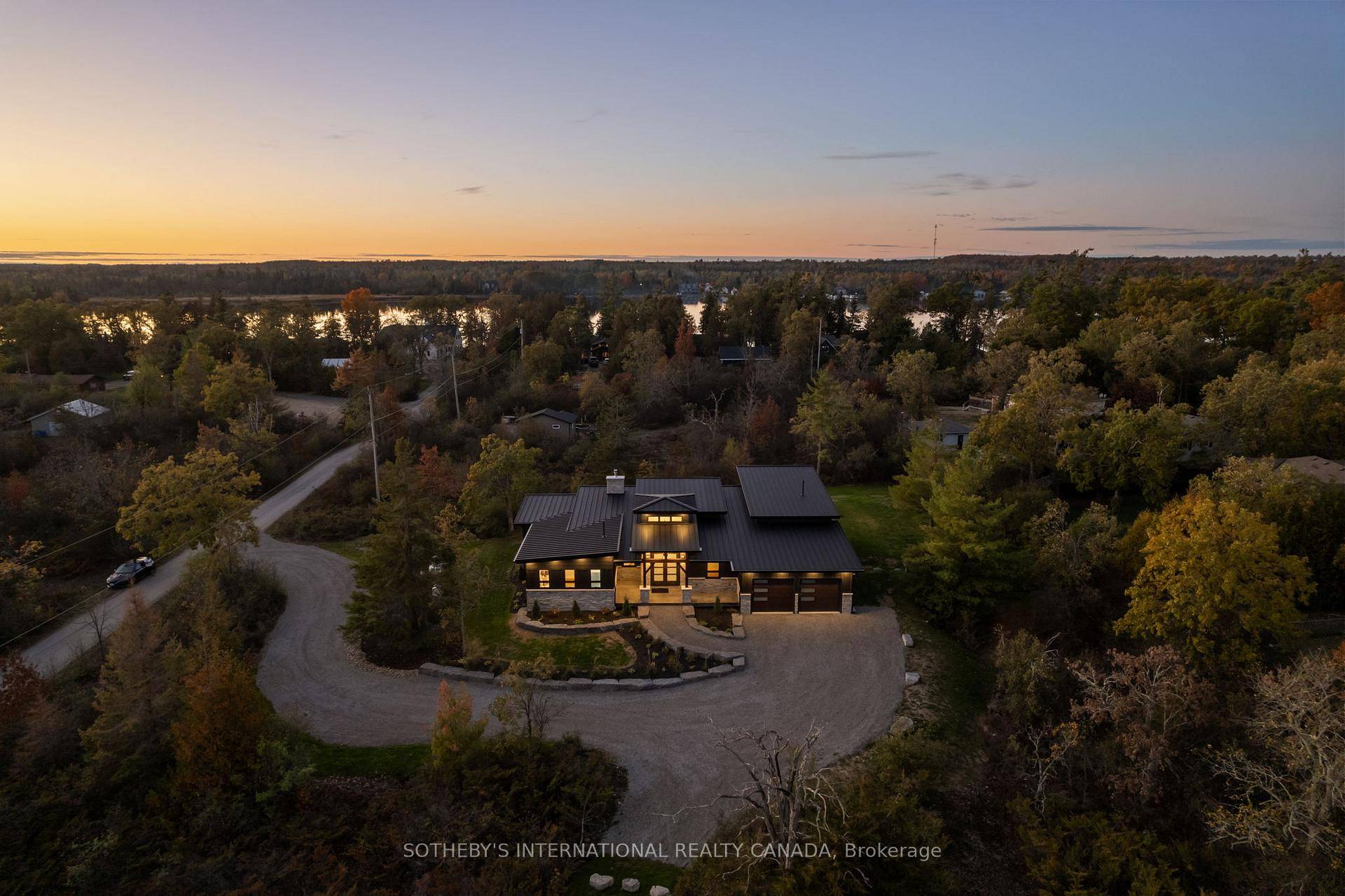 The Timbers on Juniper is a custom residence that epitomizes contemporary and timeless sophistication.