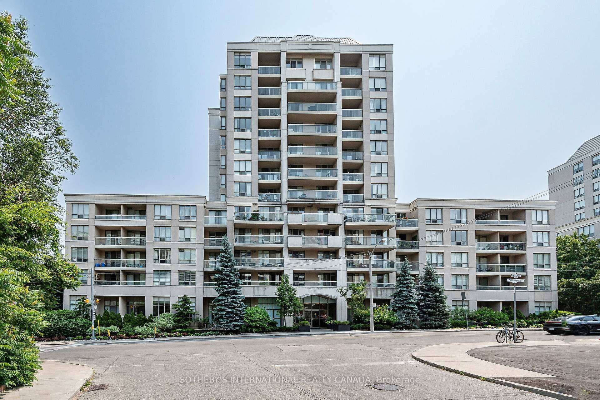 Bright and spacious 2 bedroom corner suite in one of Davisville's most sought after vertical villages.