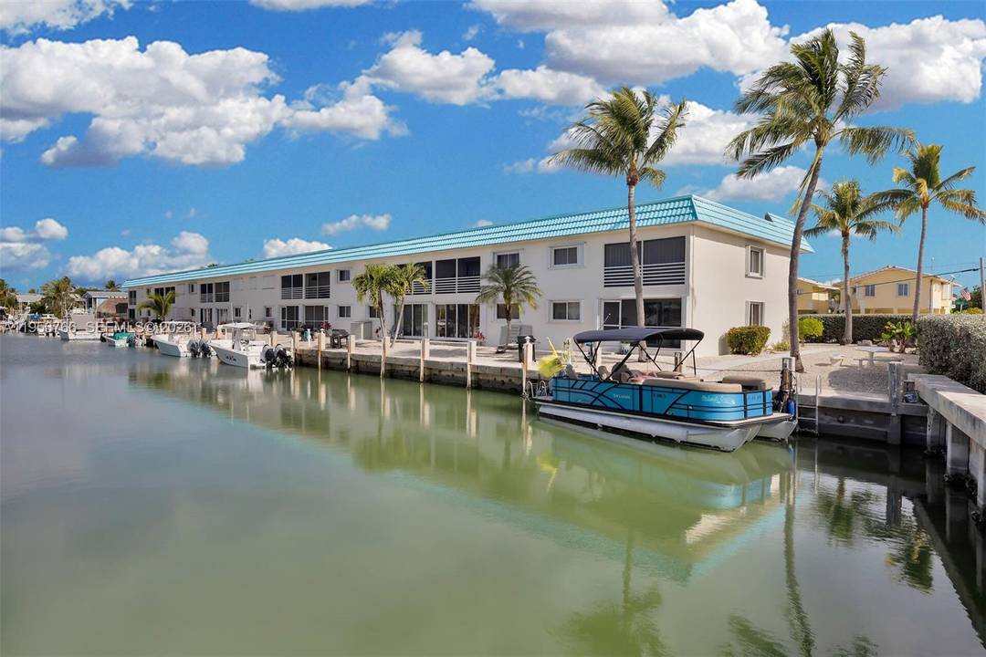 Welcome to Coral Club in the desirable waterfront neighborhood of Sombrero Beach.