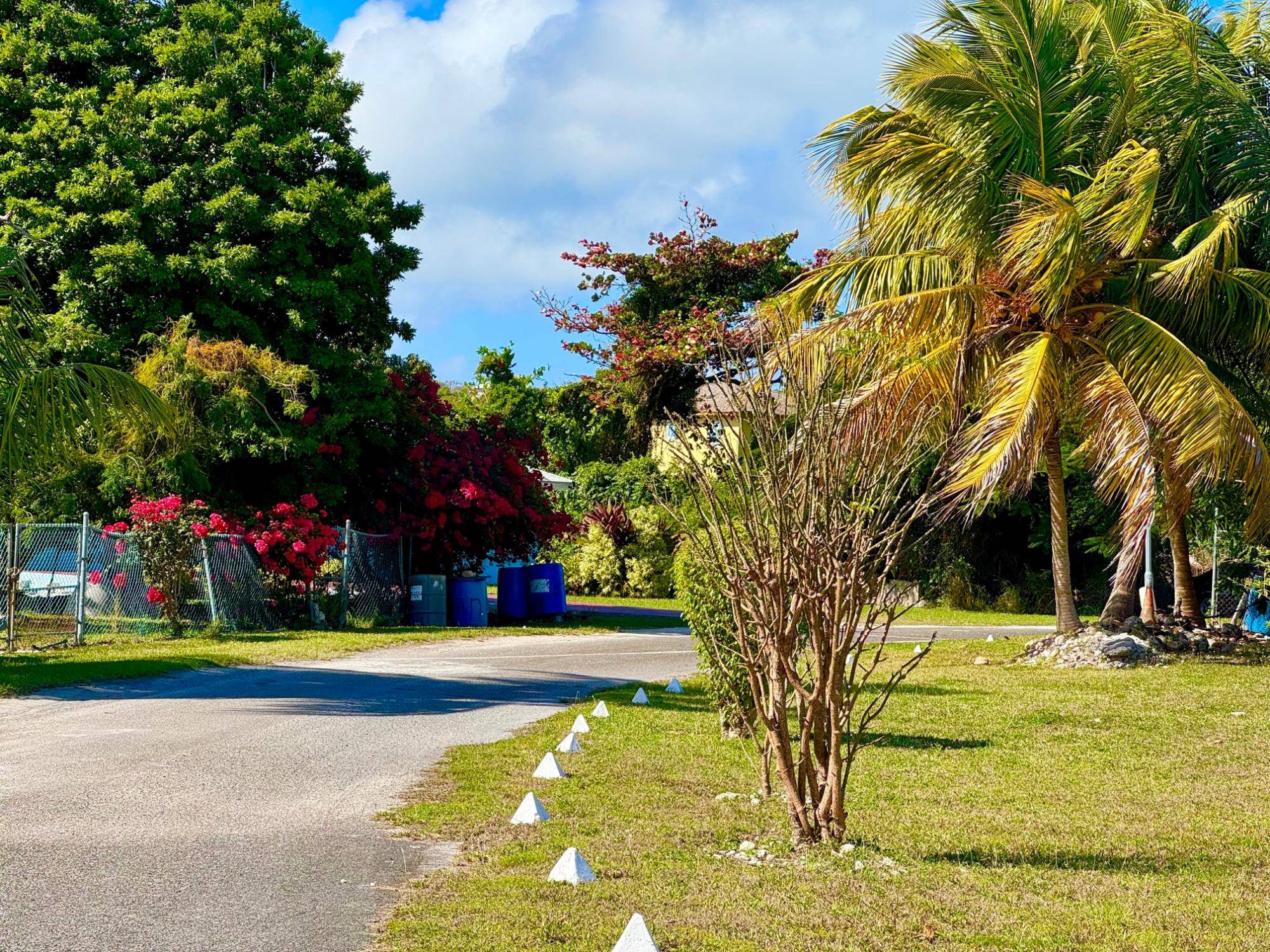 EASTWOOD ESTATES Land New-Providence
