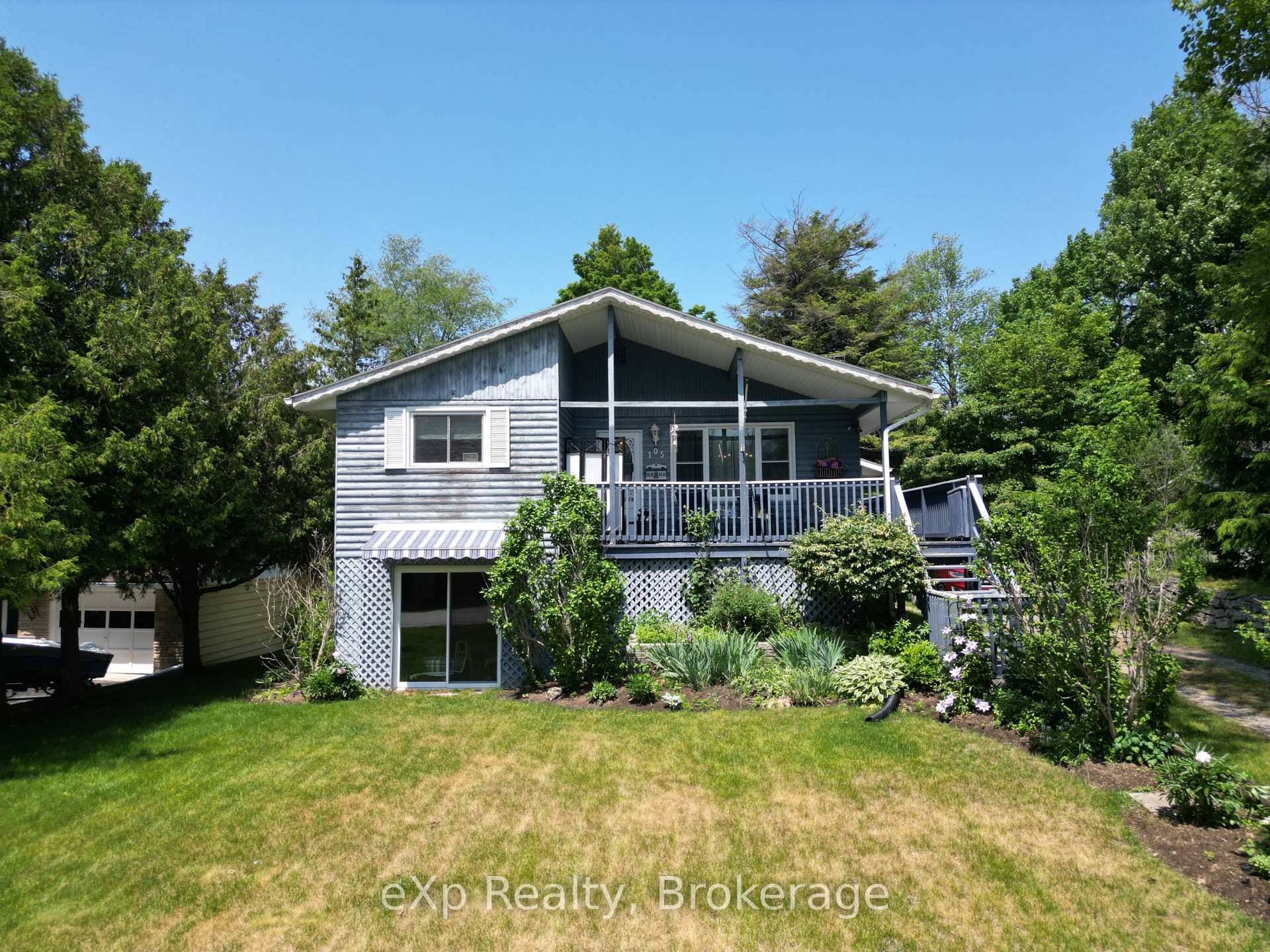 Welcome to your dream retreat in the heart of Point Clark, a charming cottage town renowned for its relaxed lakeside atmosphere and natural beauty.
