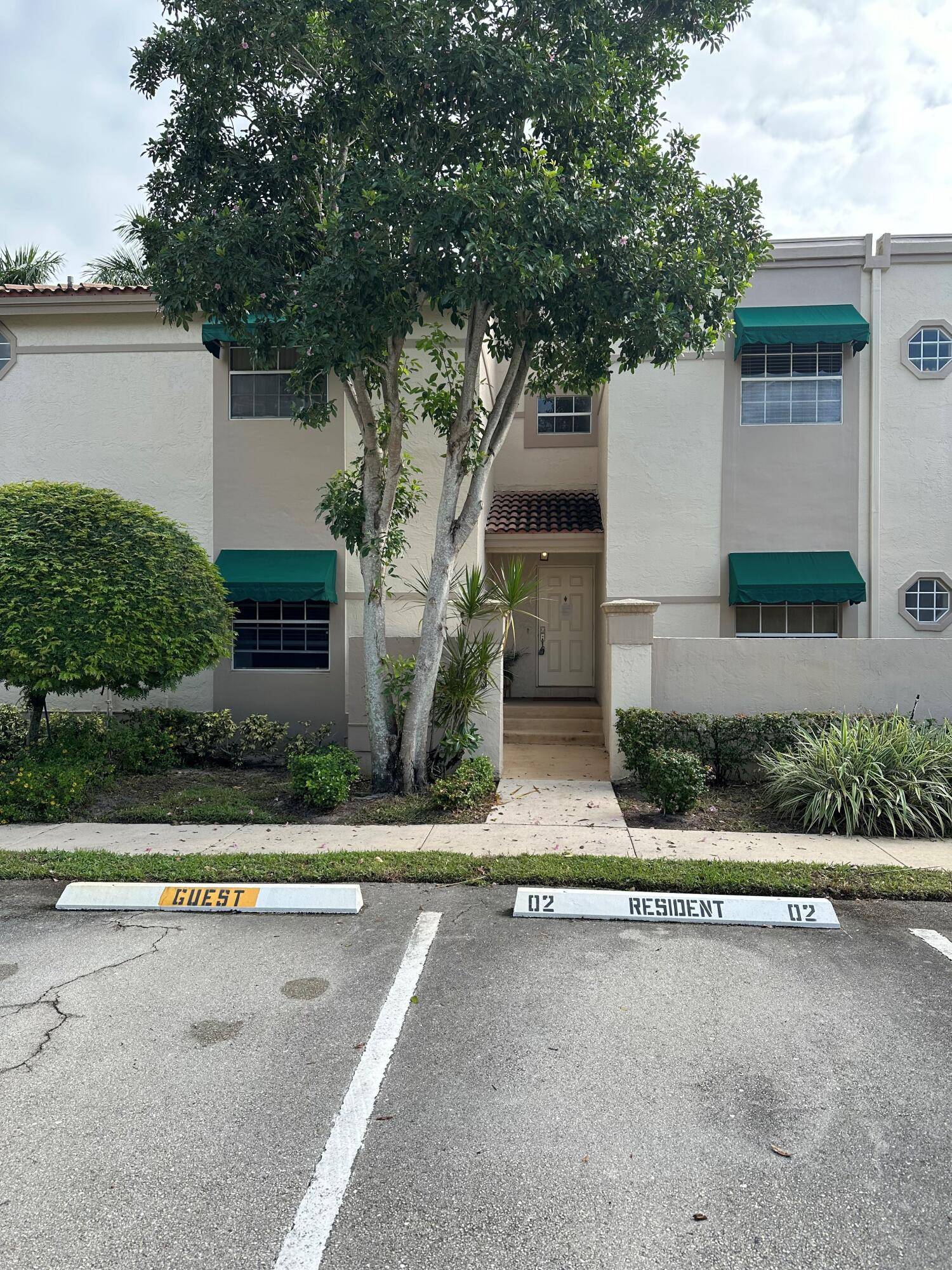 Desired 2 bed 2bath corner unit, tastefully furnished.