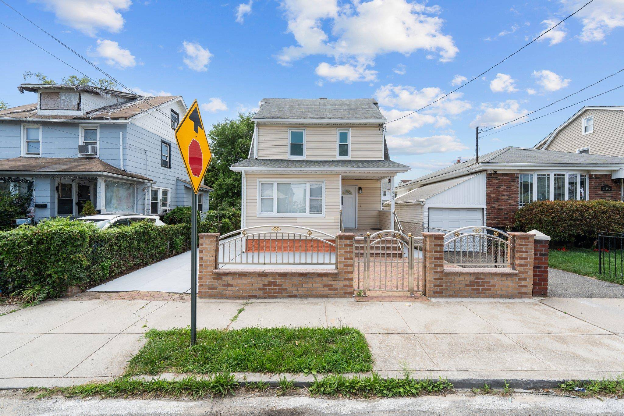Fully renovated single family home in the heart of Saint Albans !