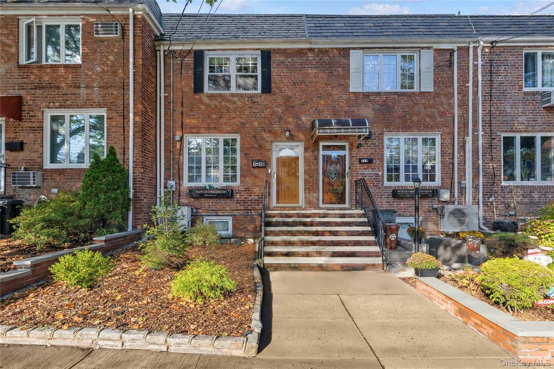 Beautifully Renovated Brick Townhome in Beechhurst Welcome to this beautifully renovated single family brick townhouse located in the heart of the Beechhurst section of Whitestone.
