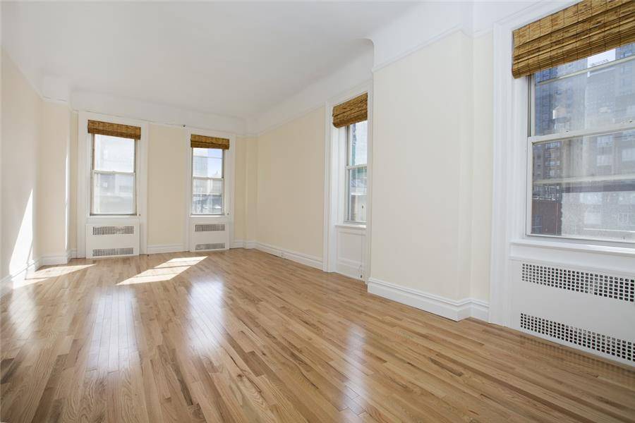 Spacious One Bedroom Apartment for Rent in the Iconic Leonori Condominium !