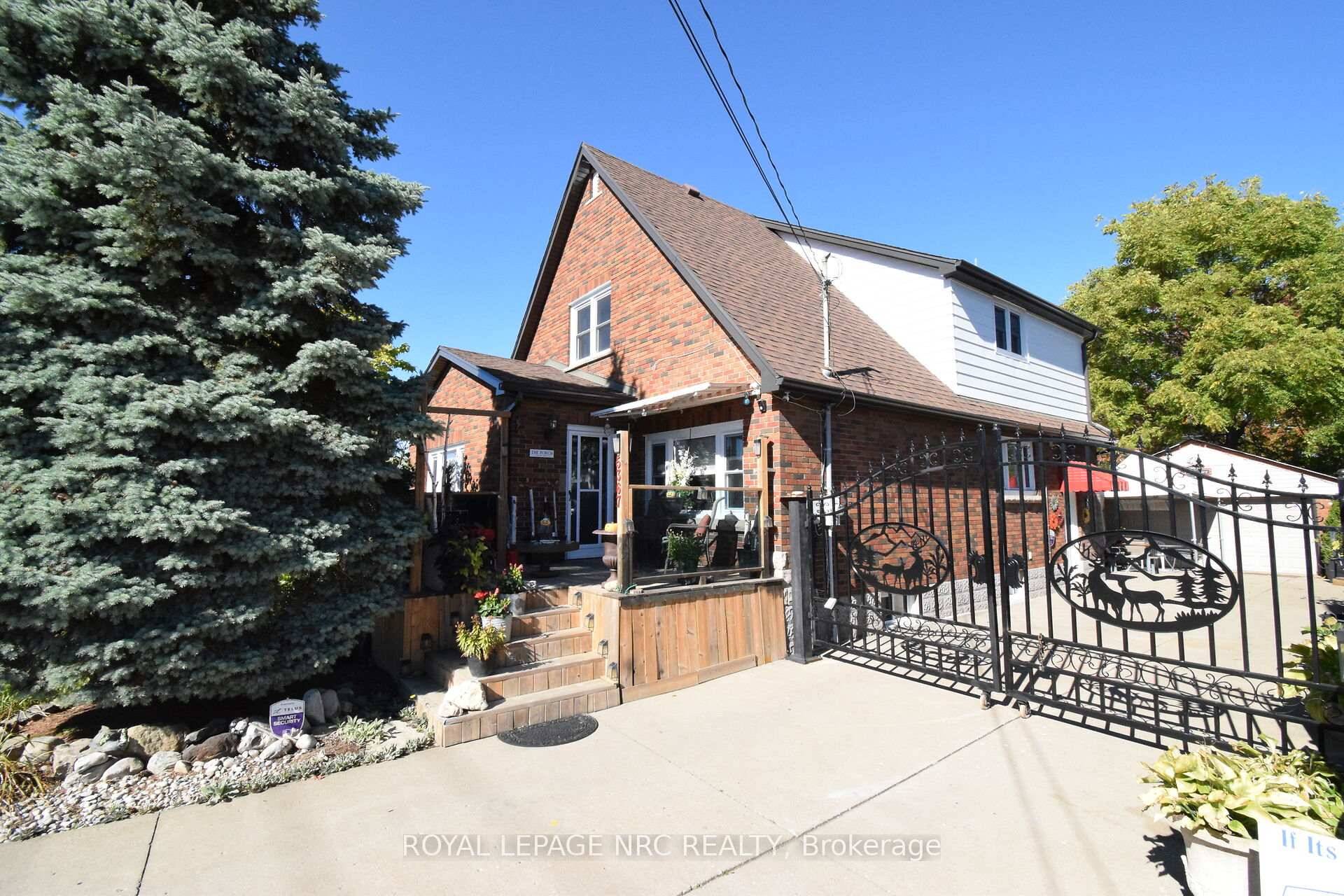 GREAT INVESTMENT OPPORTUNITY IN NIAGARA FALLS THIS 1.